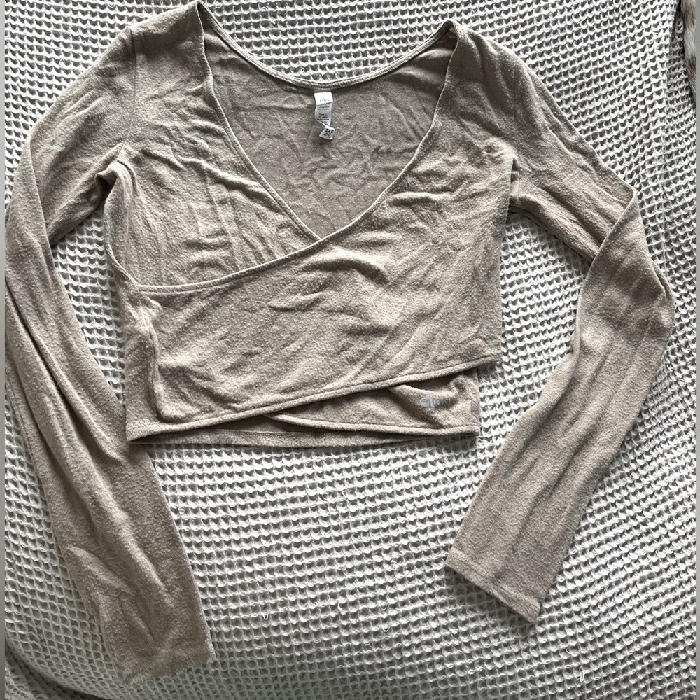 Alo yoga cross front long sleeve athletic top